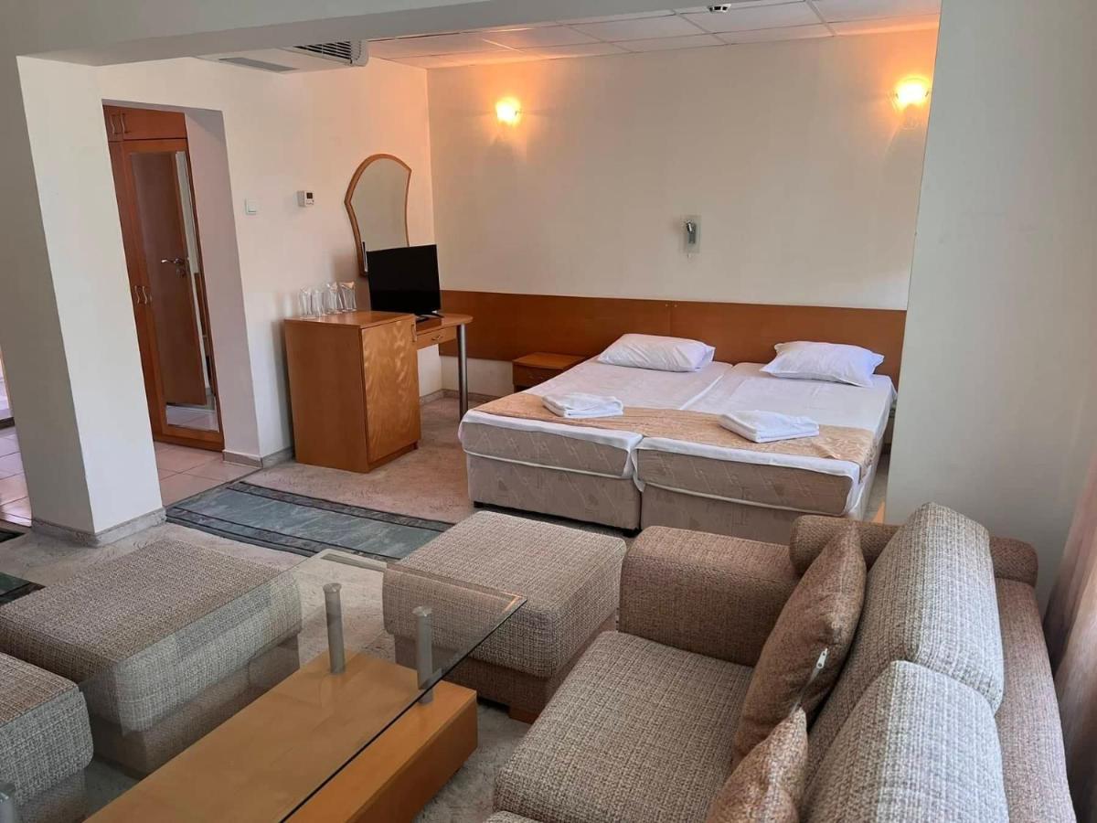 Хотел Диамант Hotel Diamond Baltsjik Eksteriør bilde